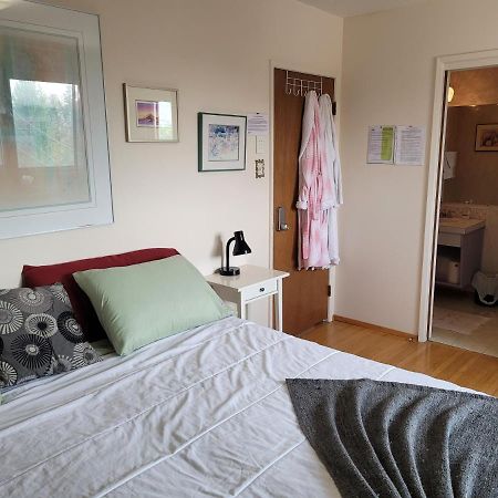 The Dewberry Homestay B&B Едмонтон Екстер'єр фото