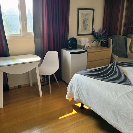 The Dewberry Homestay B&B Едмонтон Екстер'єр фото